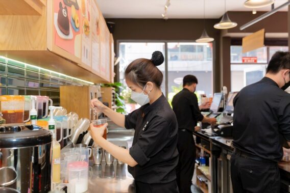 1.sinh vien di lam them