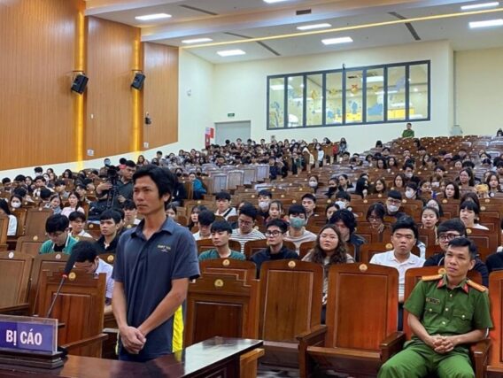Sinh Viên Đại Học Luật Tham Gia Phiên Tòa Xét Xử Lưu Động
