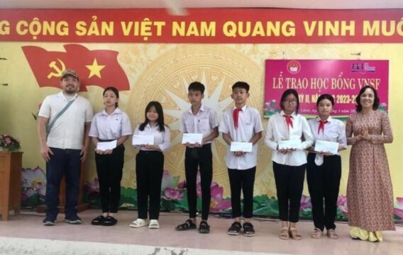 Trao Hơn 300 Triệu Đồng Học Bổng VNSF Cho Học Sinh Nghèo Vượt Khó