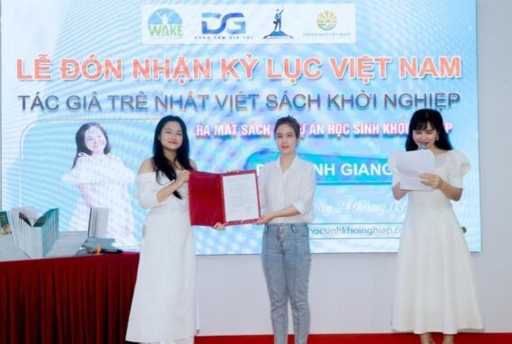Đào Linh Giang - Tác Giả Trẻ Nhất Viết Sách Khởi Nghiệp
