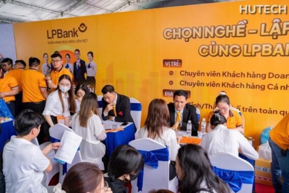 Hơn 5200 Cơ Hội Việc Làm Được Mở Ra Cho Sinh Viên Khối Ngành Kinh Tế tại Ngày Hội Tuyển Dụng HUTECH 2024