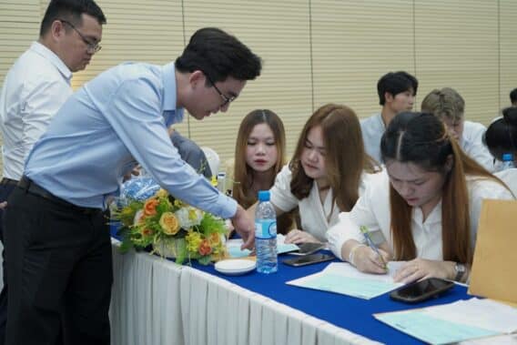 ngoi nha am ap cua sinh vien lao 2 6370