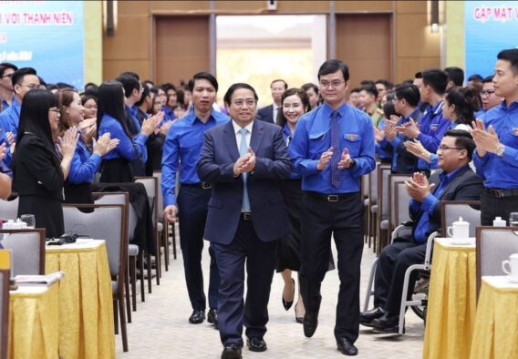 Thủ Tướng Gặp Mặt, Đối Thoại Với Sinh Viên Về Chuyển Đổi Số