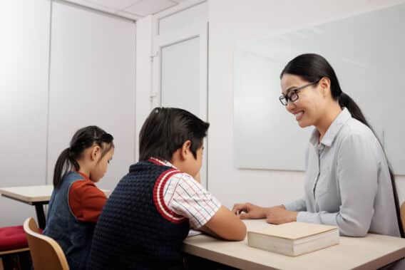 Giáo viên bộ môn cần làm gì để hỗ trợ giáo viên chủ nhiệm trong việc giáo dục đạo đức, lối sống cho học sinh?