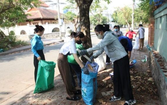 Sinh Viên Thực Hiện Chiến Dịch "7 Ngày Sống Xanh"