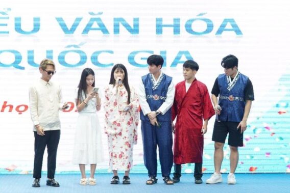 Sinh viên đến từ hơn 30 quốc gia tham gia lễ hội giao lưu văn hóa