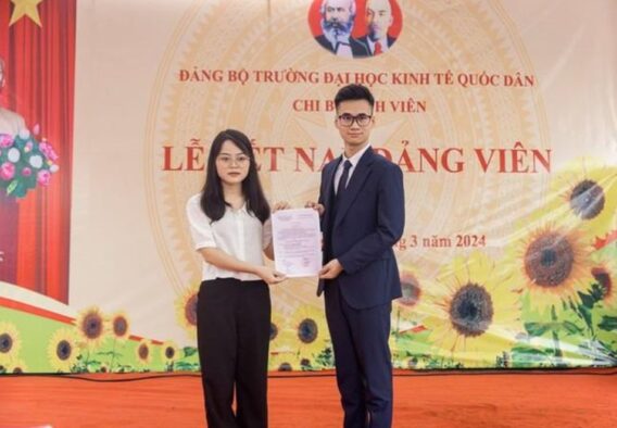 Phạm Việt Quang: 'Tuổi trẻ hãy luôn sống và cống hiến hết mình'