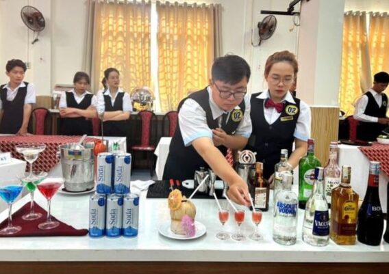 Trường Cao đẳng Du lịch Nha Trang: Tổ chức cuộc thi 'Pha chế cooktail sáng tạo'