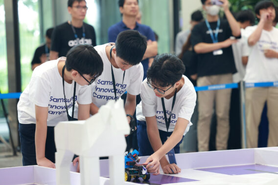 Sinh viên thế hệ mới 2025 Cơ hội, Thách thức và Tương Lai Tỏa Sáng 1 cac doi thi tham gia thi dau robocon trong cuoc thi sang tao khoa hoc cong nghe innovation tech challenge 2023 1142
