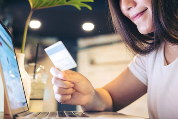 Sự tiện lợi và hiện đại khi sinh viên có thể mở thẻ tín dụng một cách nhanh chóng và dễ dàng thông qua các dịch vụ trực tuyến của ngân hàng mà không cần đến chi nhánh.