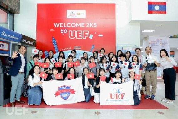 Nha UEF mung don doan ngoi truong nu gioi sinh Nhat Ban dang boi nhieu hoat dong giai tri giao