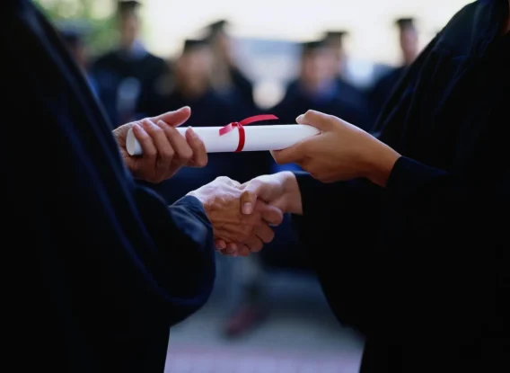 Bằng Đại Học Có Quan Trọng Không Một Phân Tích Toàn Diện