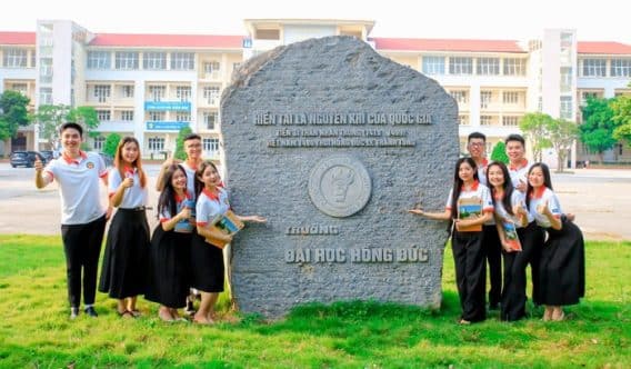 Sinh viên đại học hồng đức học tập và rèn luyện trong môi trường hiện đại