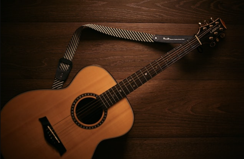 Đời sinh viên có cây đàn guitar : Thanh xuân tràn nhạc điệu 2 guitar