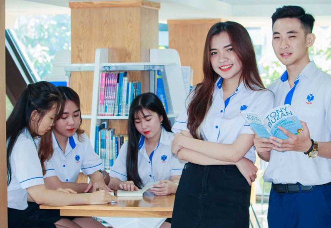 Sinh viên HUIT: Học tập, kỹ năng và cơ hội nghề nghiệp tại TP.HCM 2 sinh vien dai hoc comng thuong tp hcm