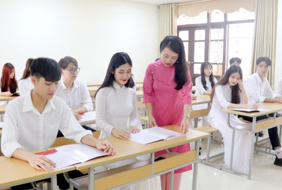 Hành Trình Trí Tuệ Và Tình Người Của Sinh Viên Sư Phạm Huế 3 Screenshot 198