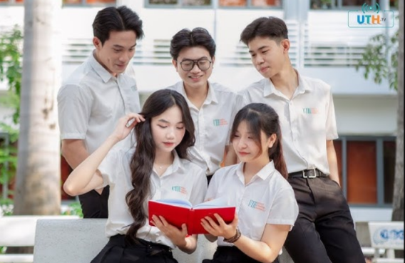 sinh viên uth